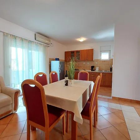 Irena Apartman *
