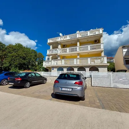 Irena شقة *