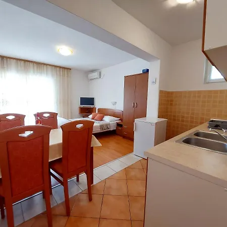 Irena Apartman *